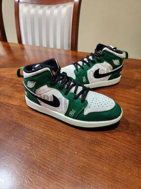 Jordan Retro 1s Size 3 Youth Used